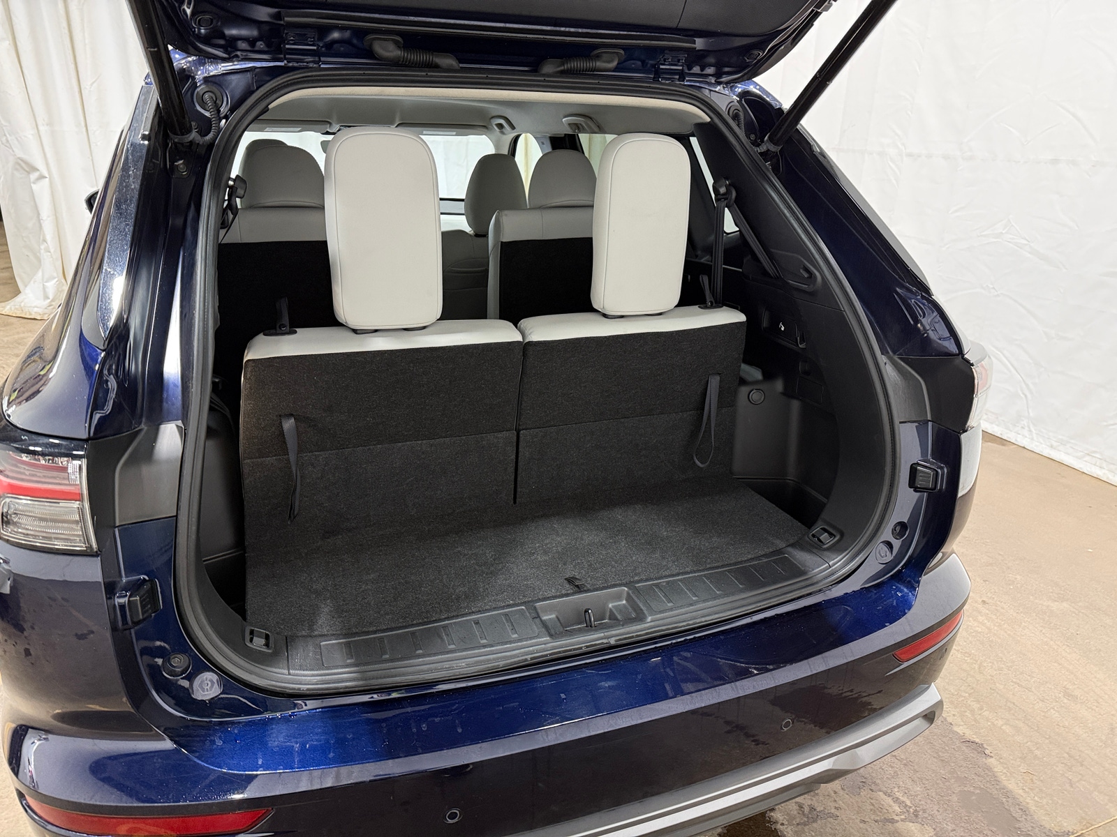 Thumbnail: 2025 Mitsubishi Outlander - 6