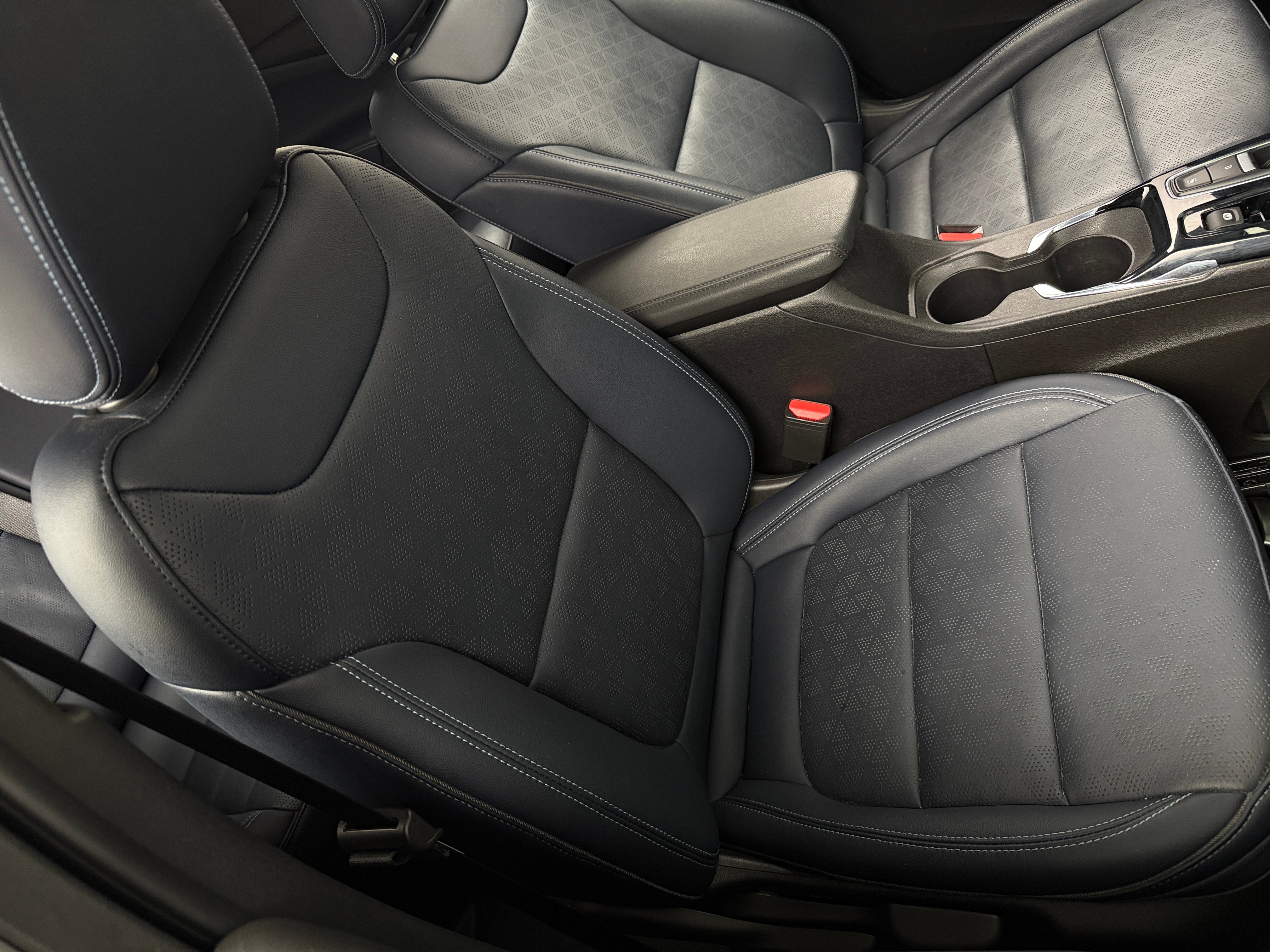 Used 2023 Chevrolet Bolt EUV LT with VIN 1G1FY6S0XP4169392 for sale in Oak Creek, WI