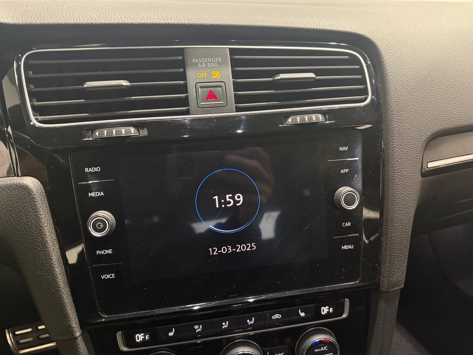 Thumbnail: 2018 Volkswagen Golf - 3