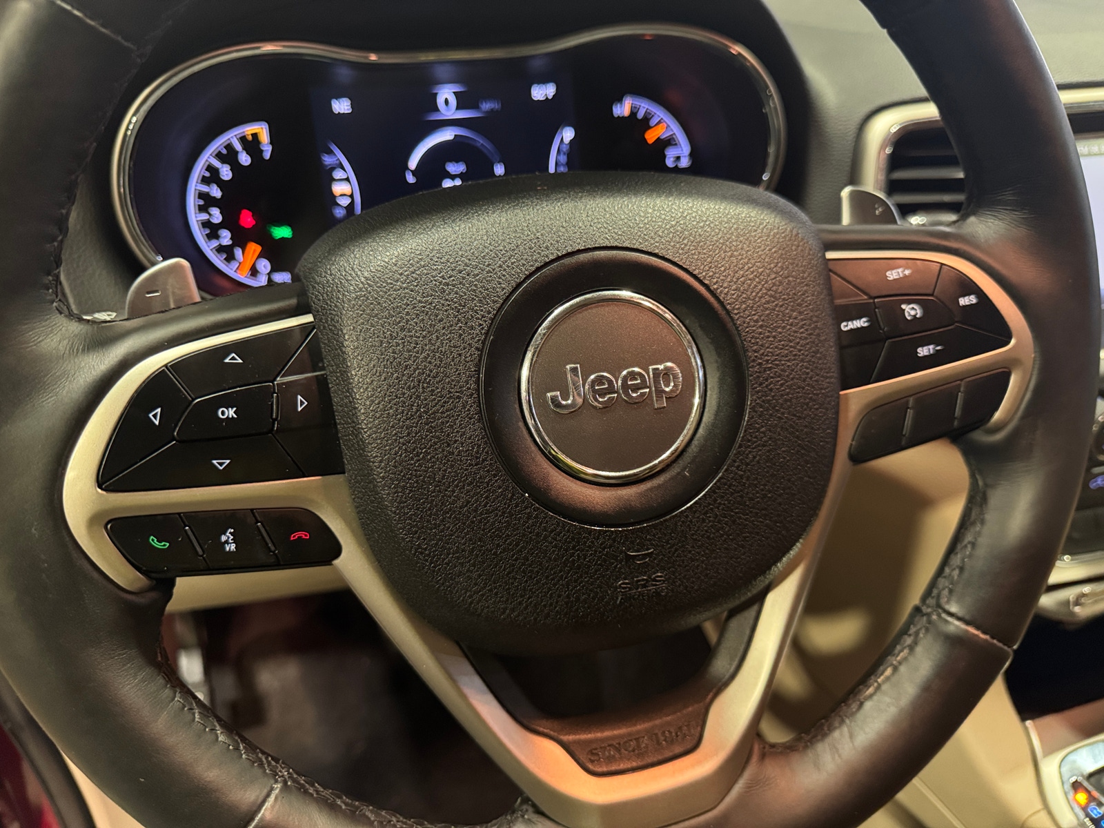 Thumbnail: 2017 Jeep Grand Cherokee - 5