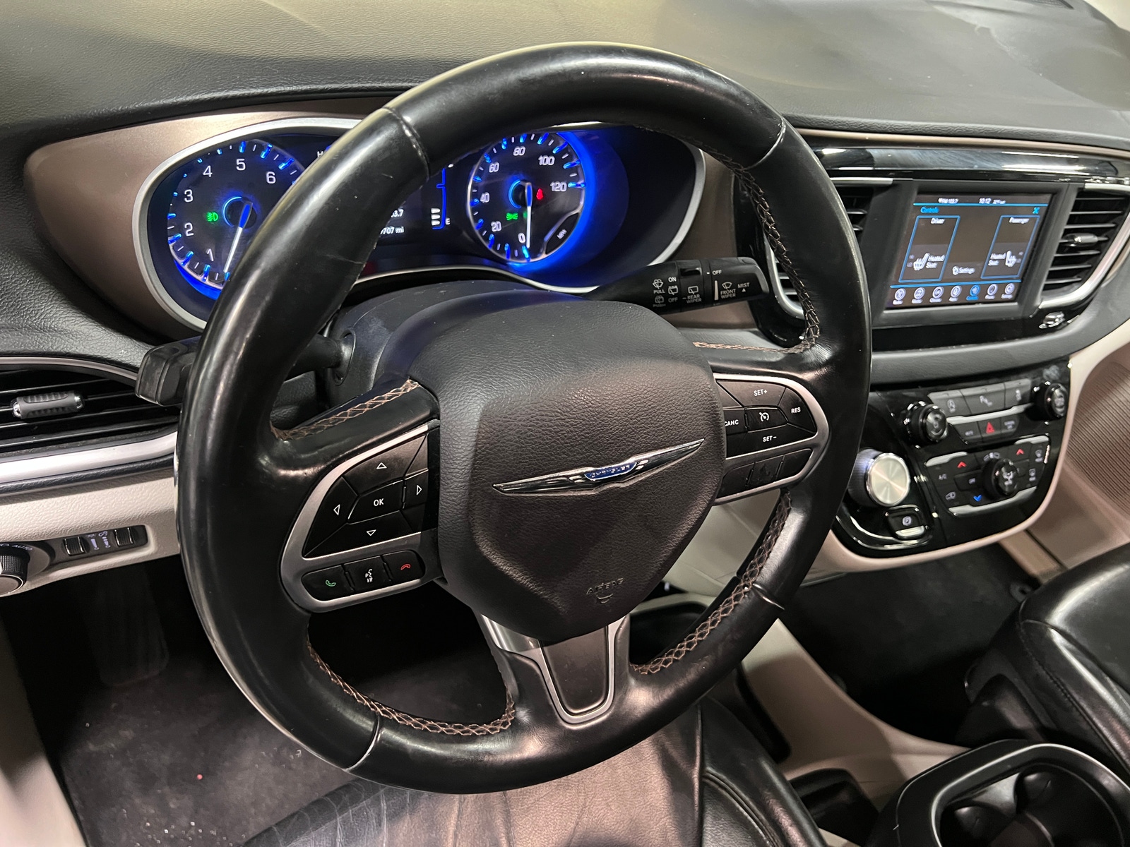 Thumbnail: 2018 Chrysler Pacifica - 4