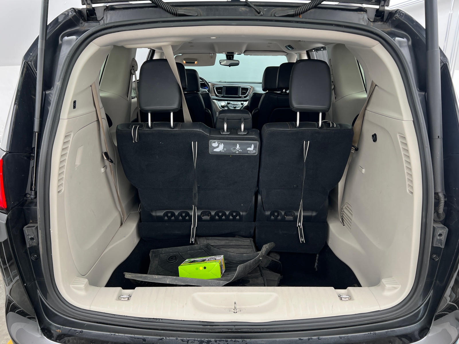 Thumbnail: 2018 Chrysler Pacifica - 6