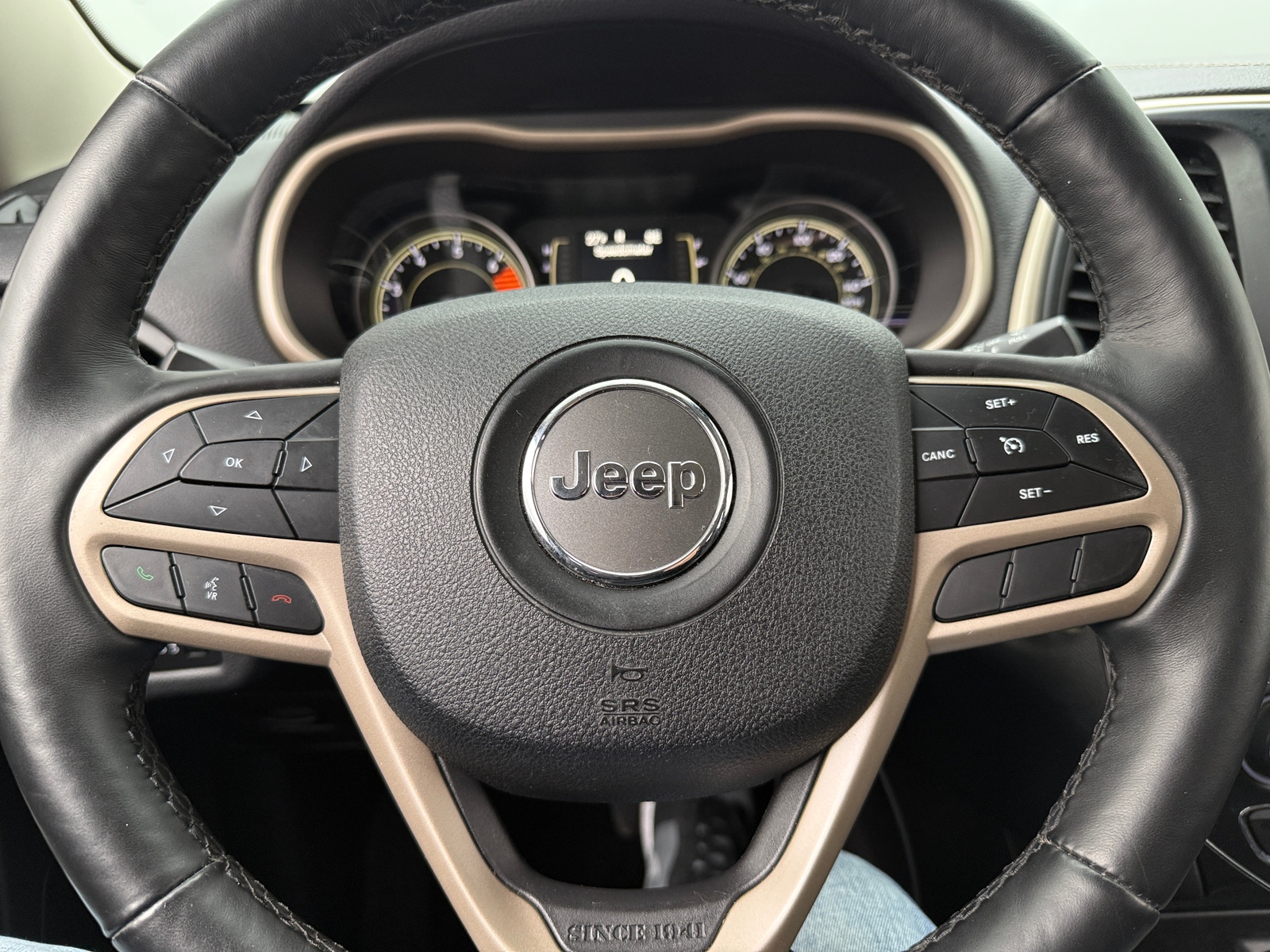 Thumbnail: 2017 Jeep Cherokee - 5