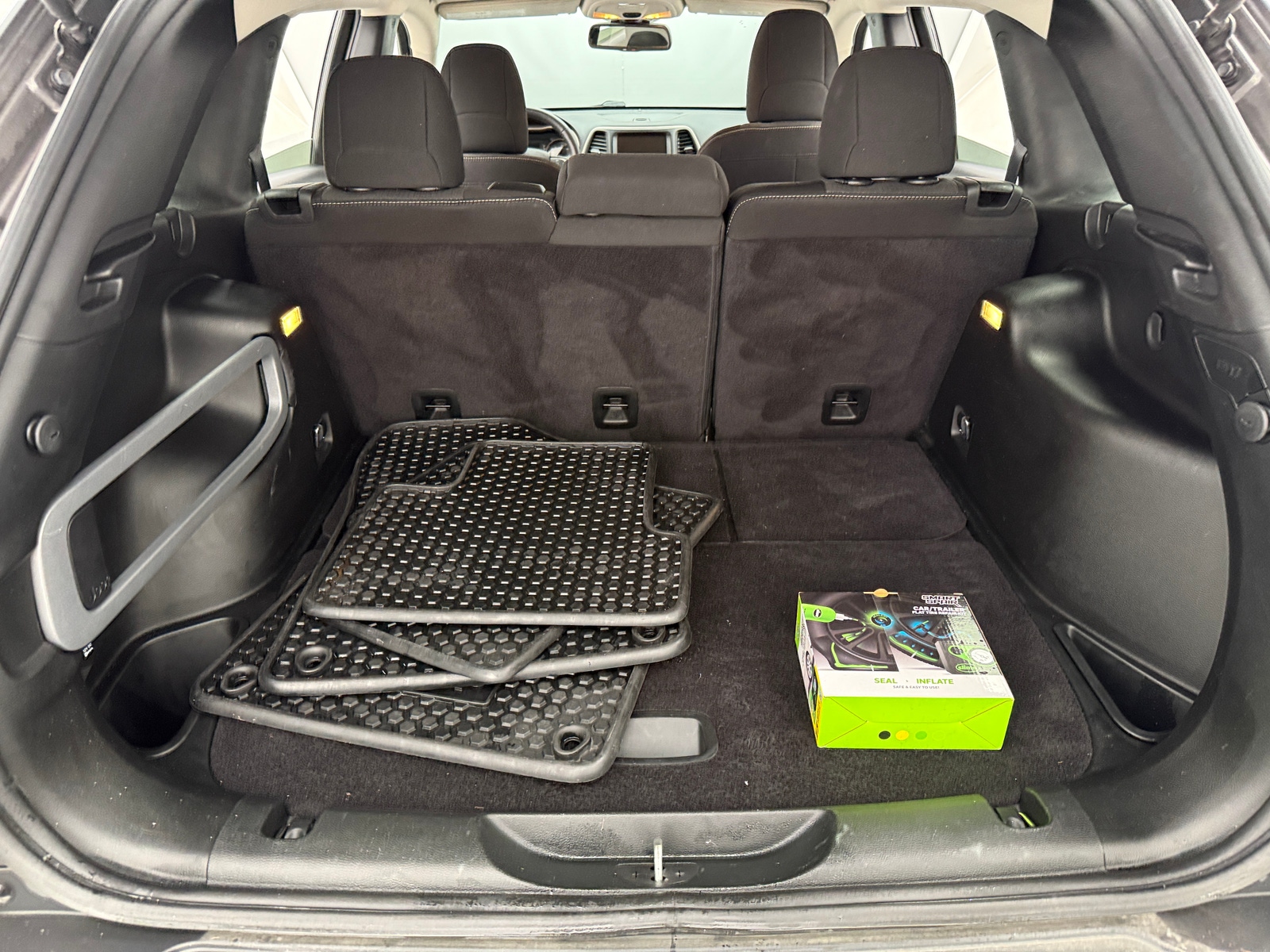 Thumbnail: 2017 Jeep Cherokee - 7