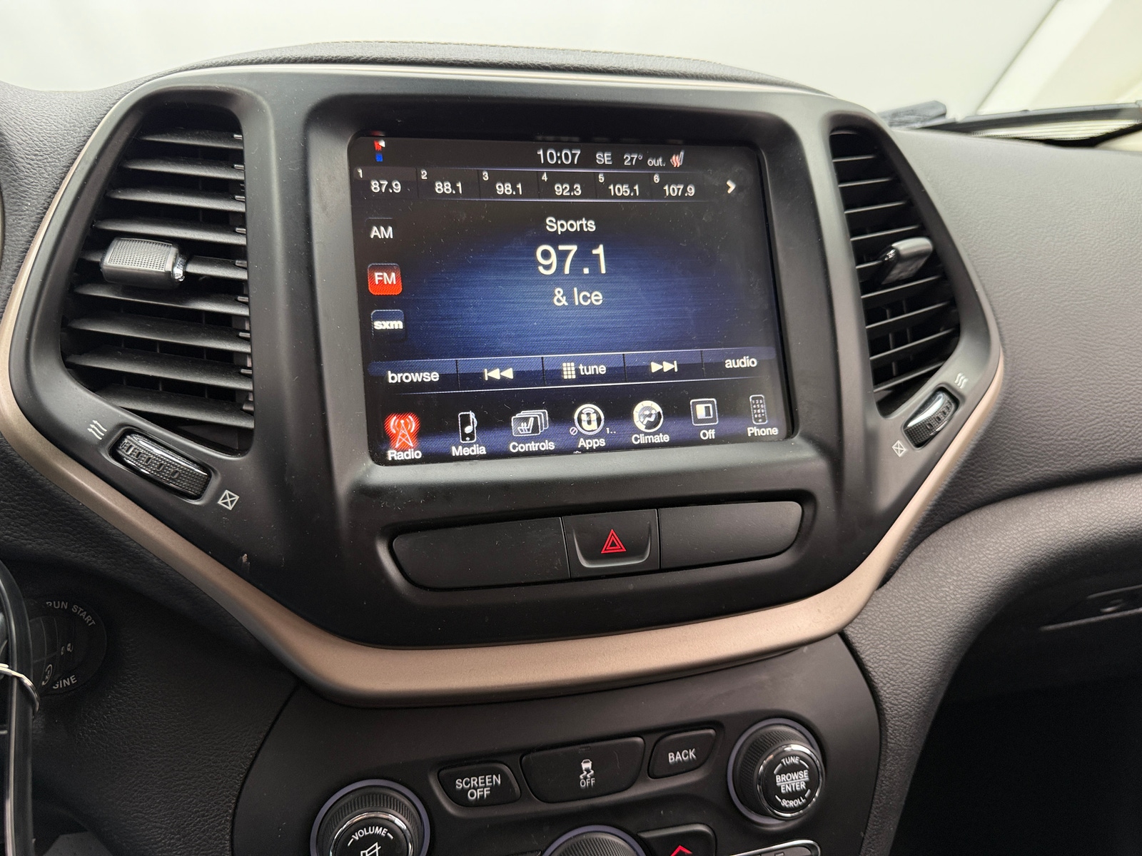 Thumbnail: 2017 Jeep Cherokee - 4