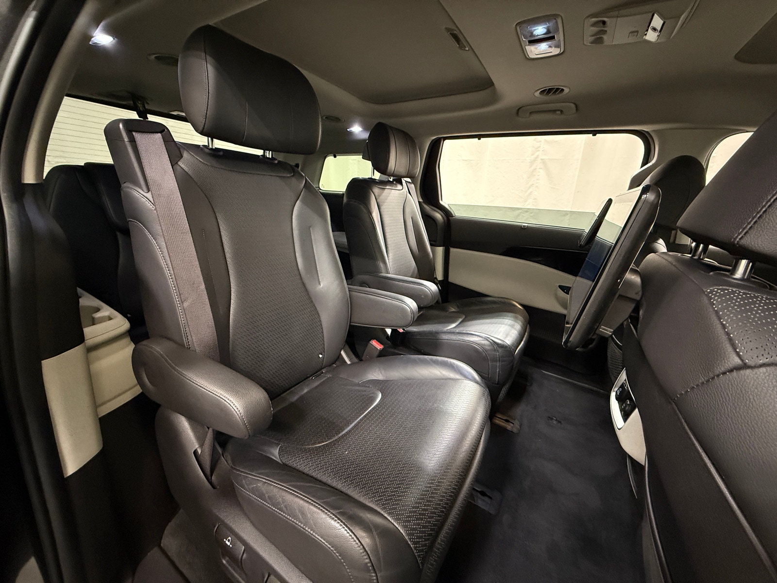 Thumbnail: 2022 Kia Carnival - 5