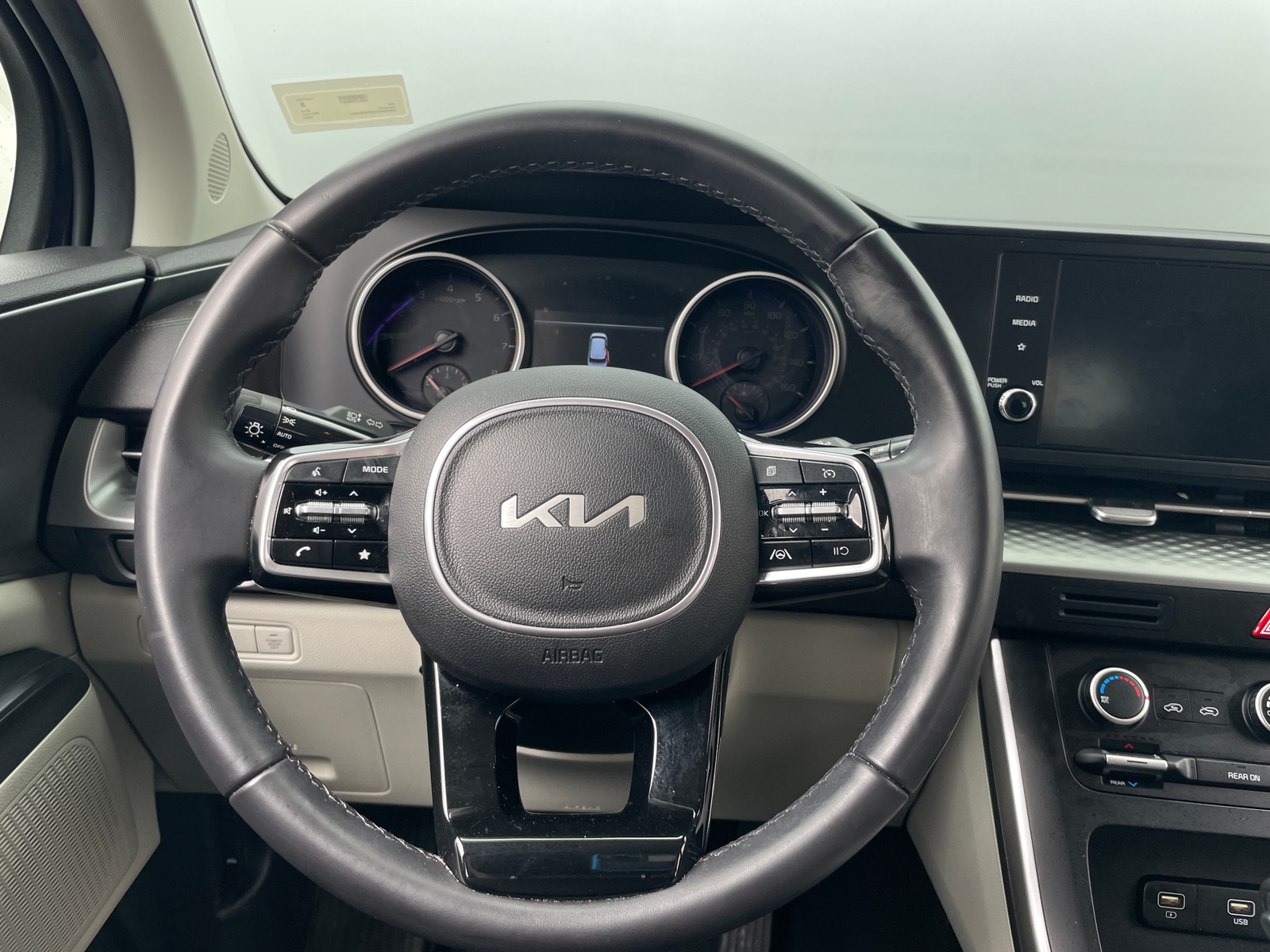 Thumbnail: 2023 Kia Carnival - 4