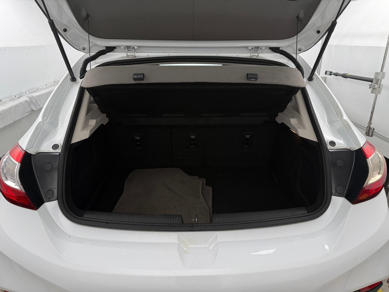 Thumbnail: 2017 Chevrolet Cruze - 7