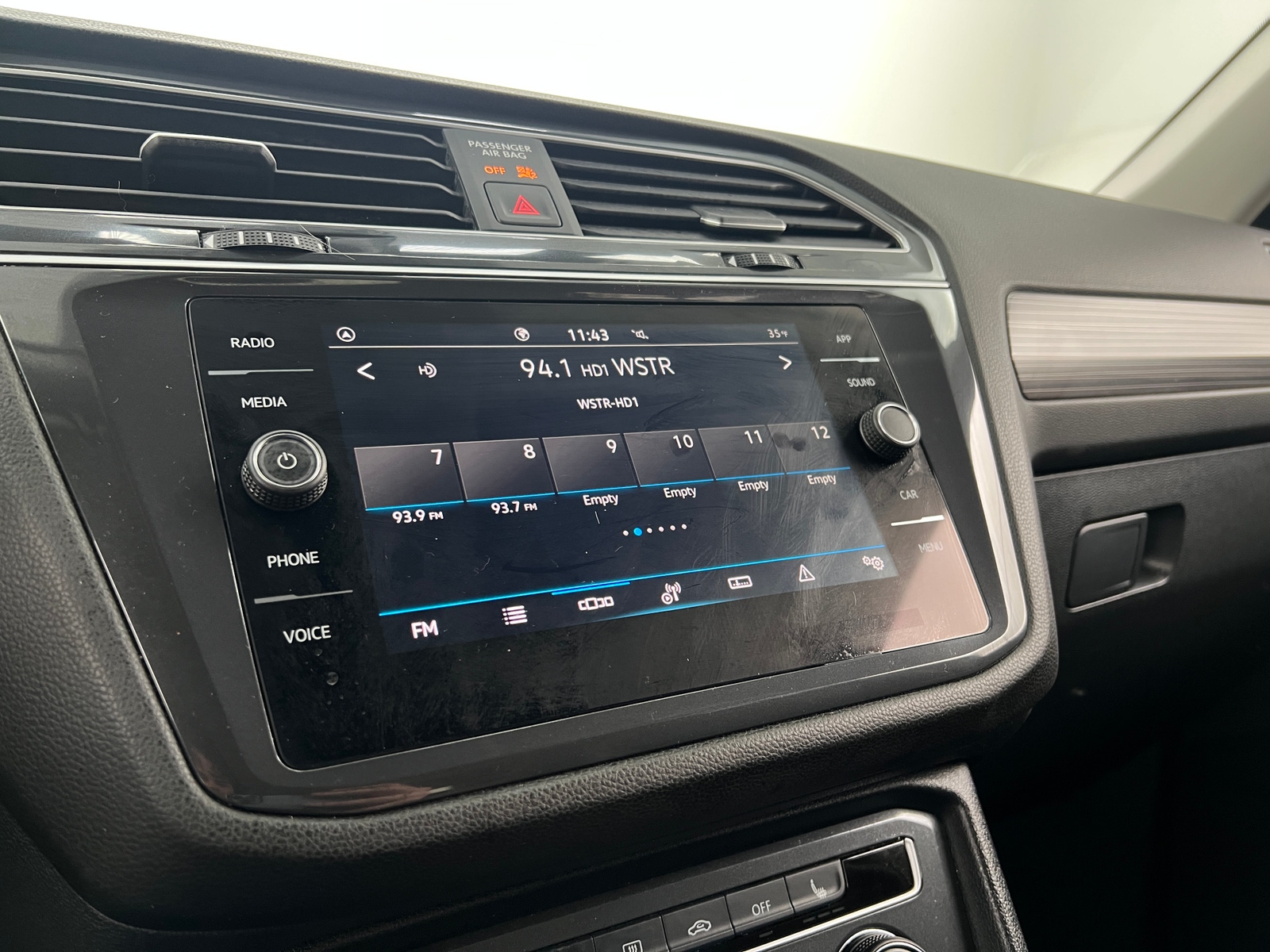 Thumbnail: 2024 Volkswagen Tiguan - 3