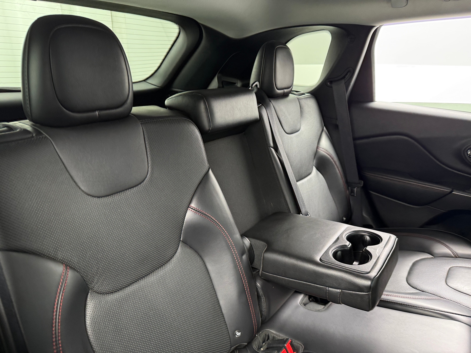 Thumbnail: 2019 Jeep Cherokee - 5