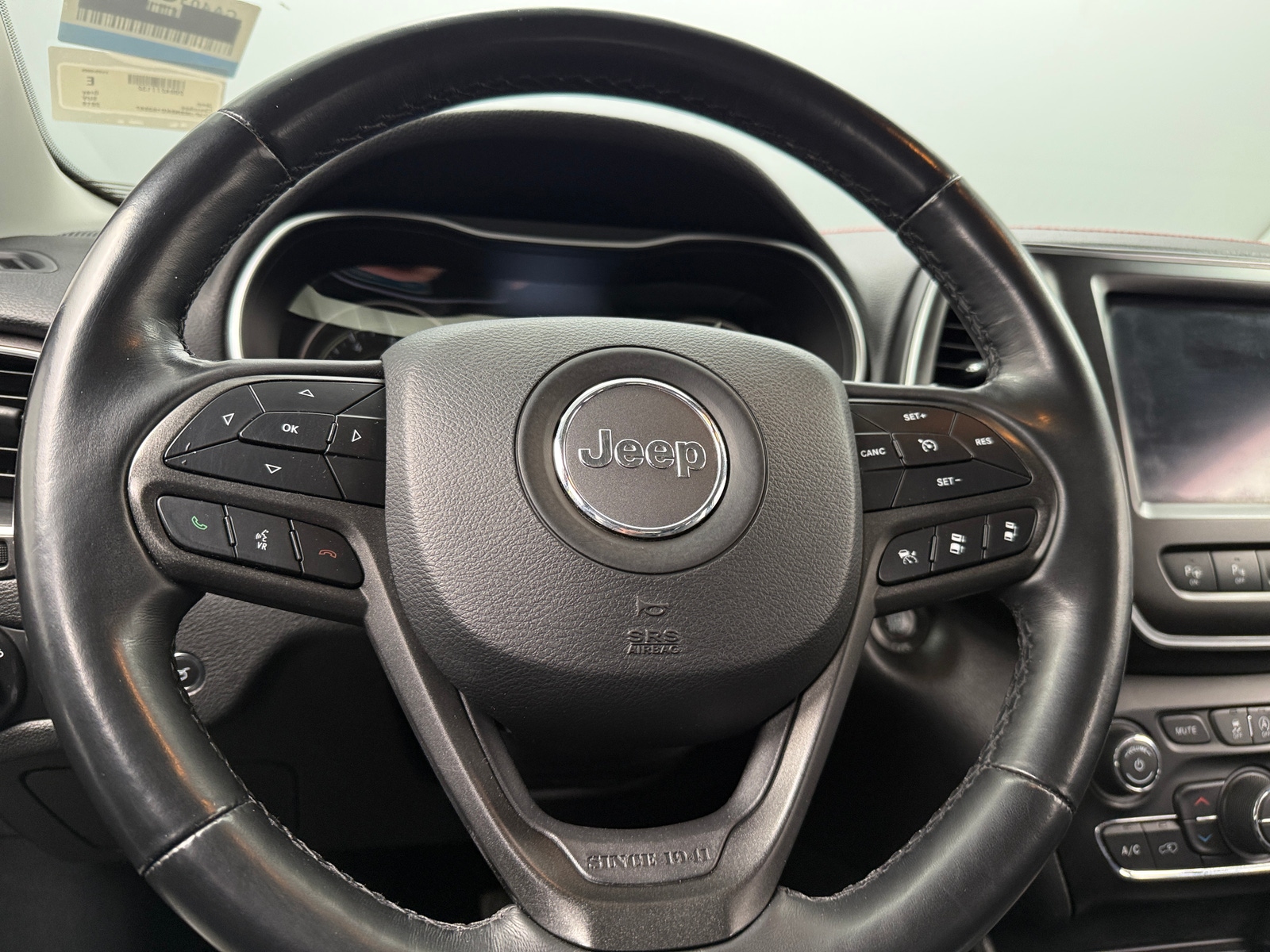 Thumbnail: 2019 Jeep Cherokee - 4