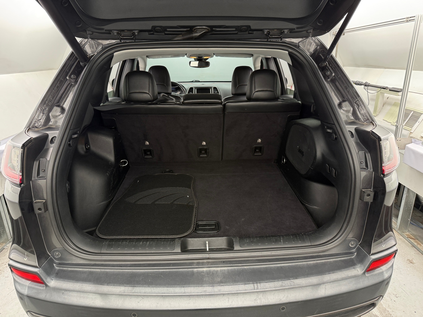 Thumbnail: 2019 Jeep Cherokee - 6