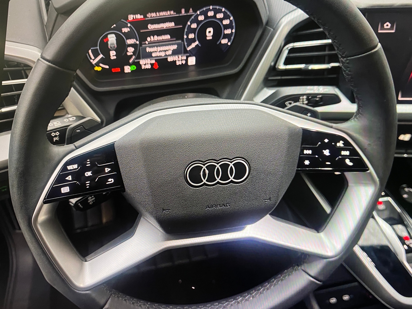 Thumbnail: 2025 Audi Q4 e-tron - 4