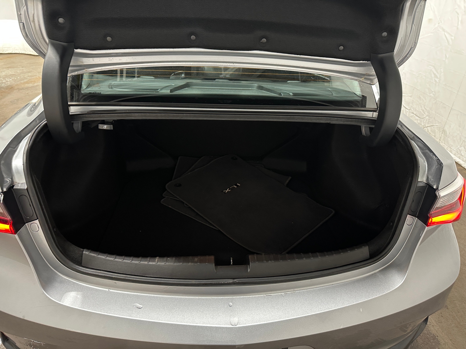 Thumbnail: 2020 Acura ILX - 6