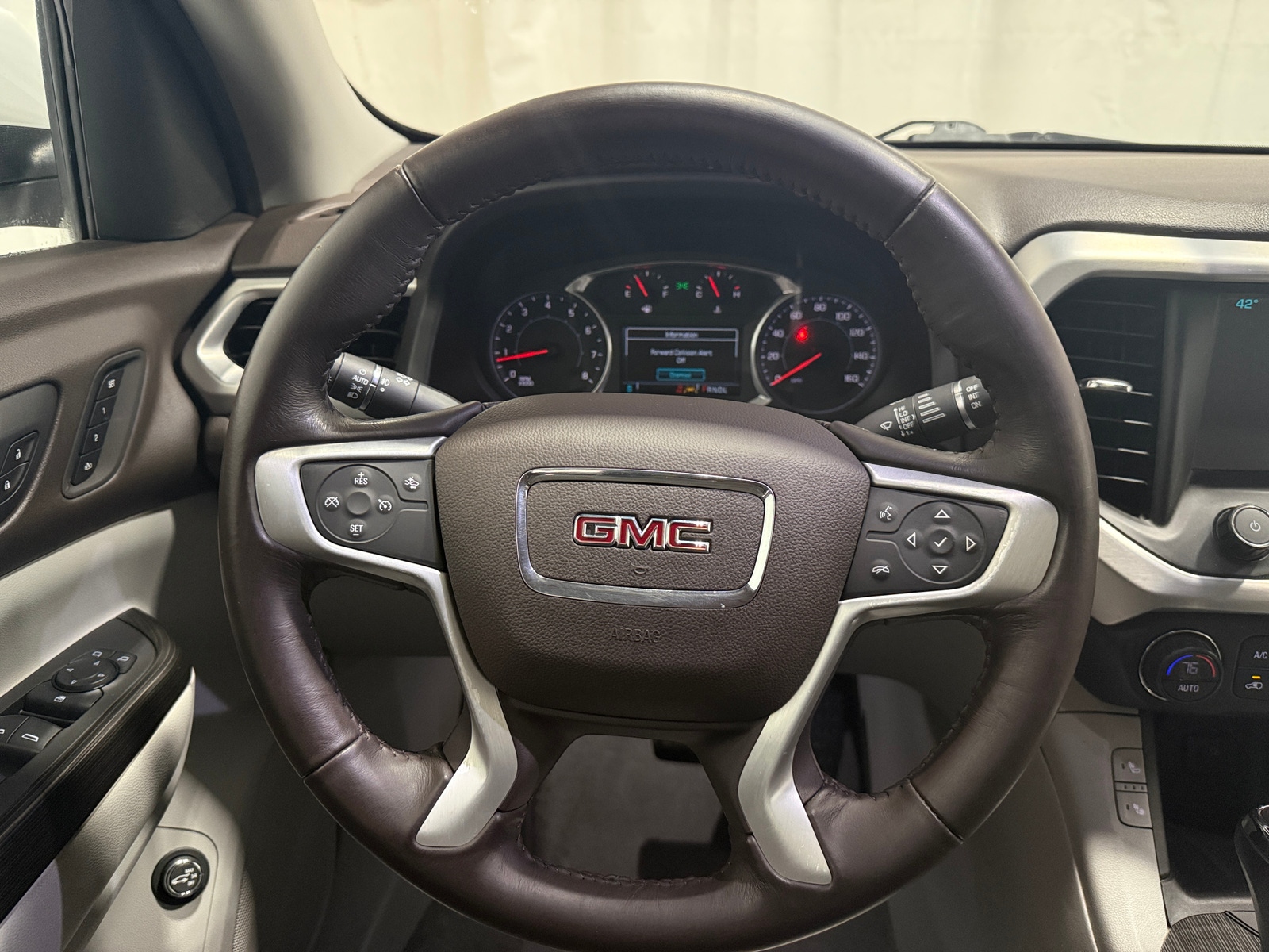 Thumbnail: 2017 GMC Acadia - 4