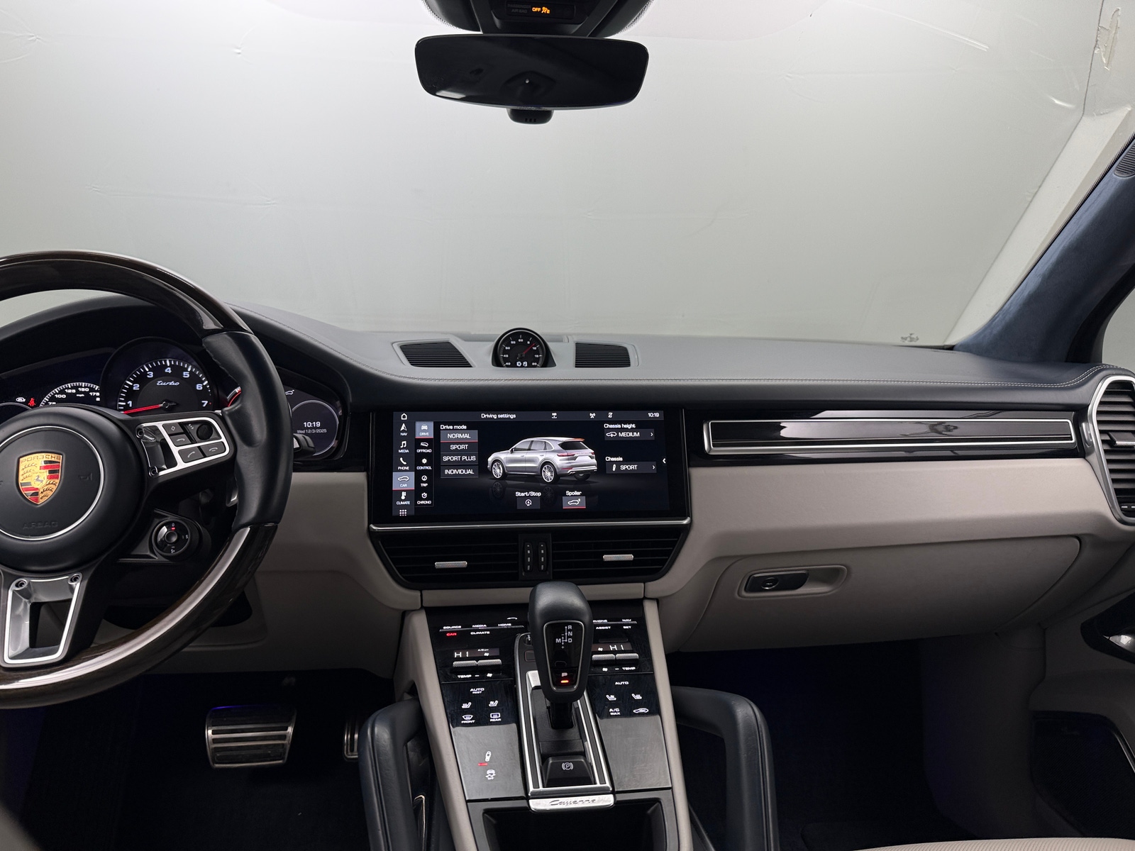 Thumbnail: 2019 Porsche Cayenne - 2