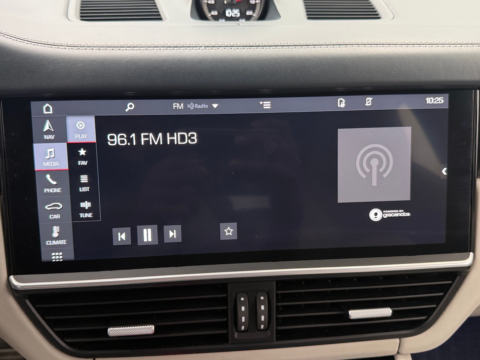 Thumbnail: 2019 Porsche Cayenne - 3