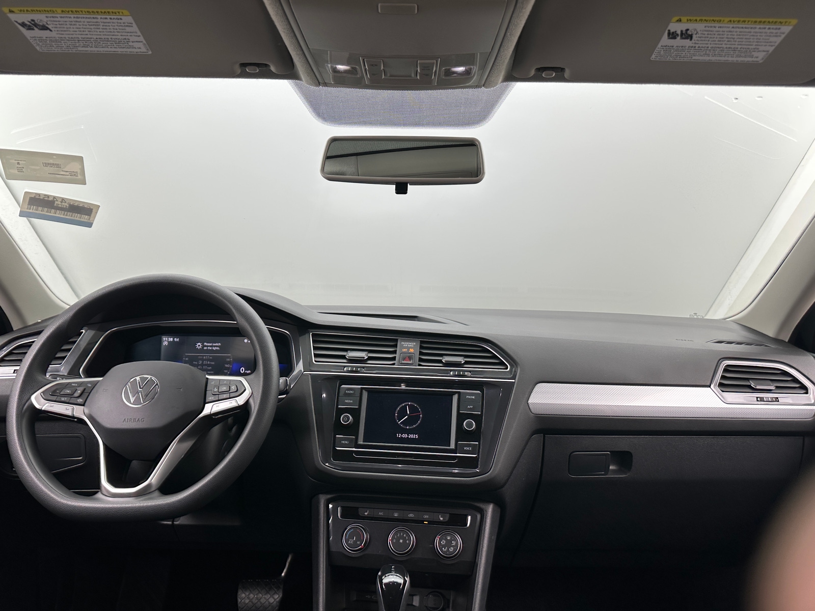 Thumbnail: 2022 Volkswagen Tiguan - 3