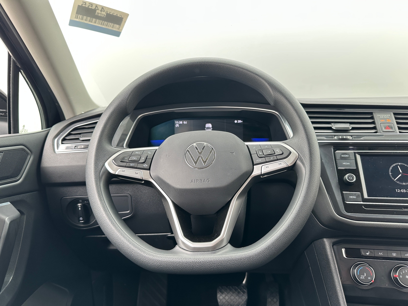 Thumbnail: 2022 Volkswagen Tiguan - 5