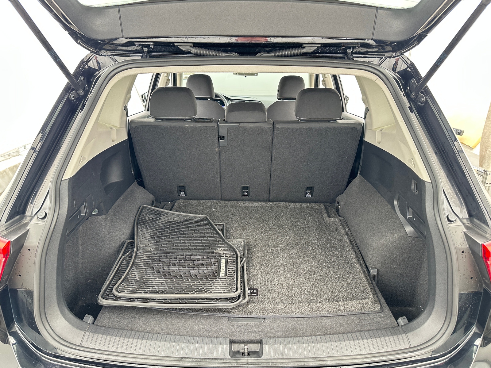 Thumbnail: 2022 Volkswagen Tiguan - 7