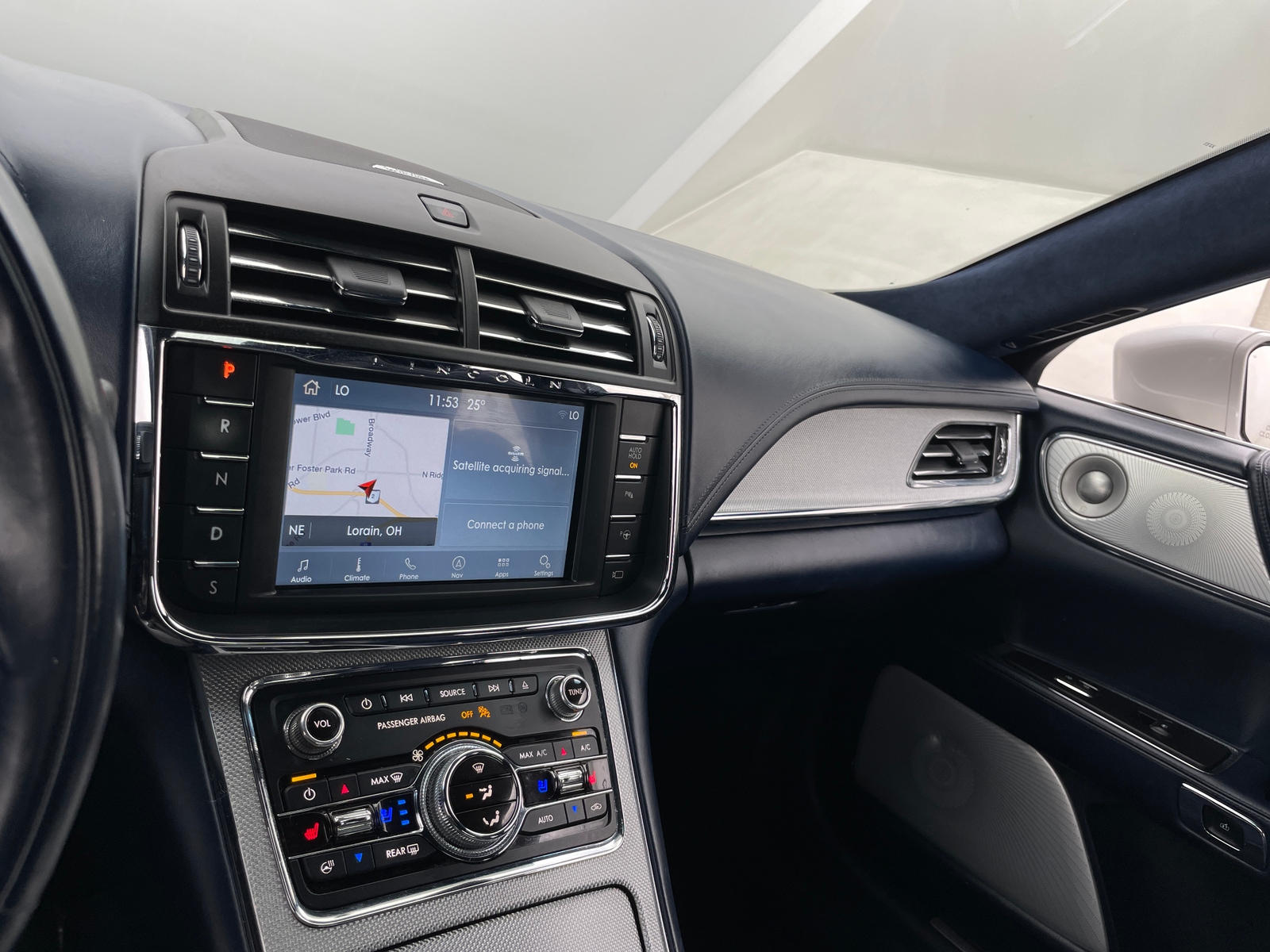 Thumbnail: 2019 Lincoln Continental - 3