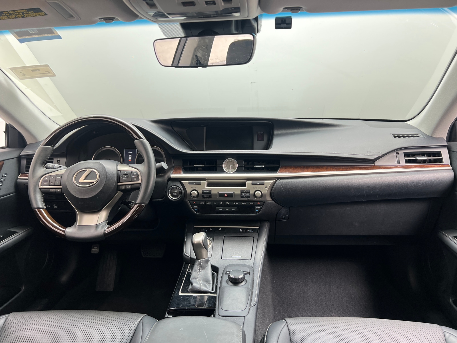 Thumbnail: 2017 Lexus ES - 2