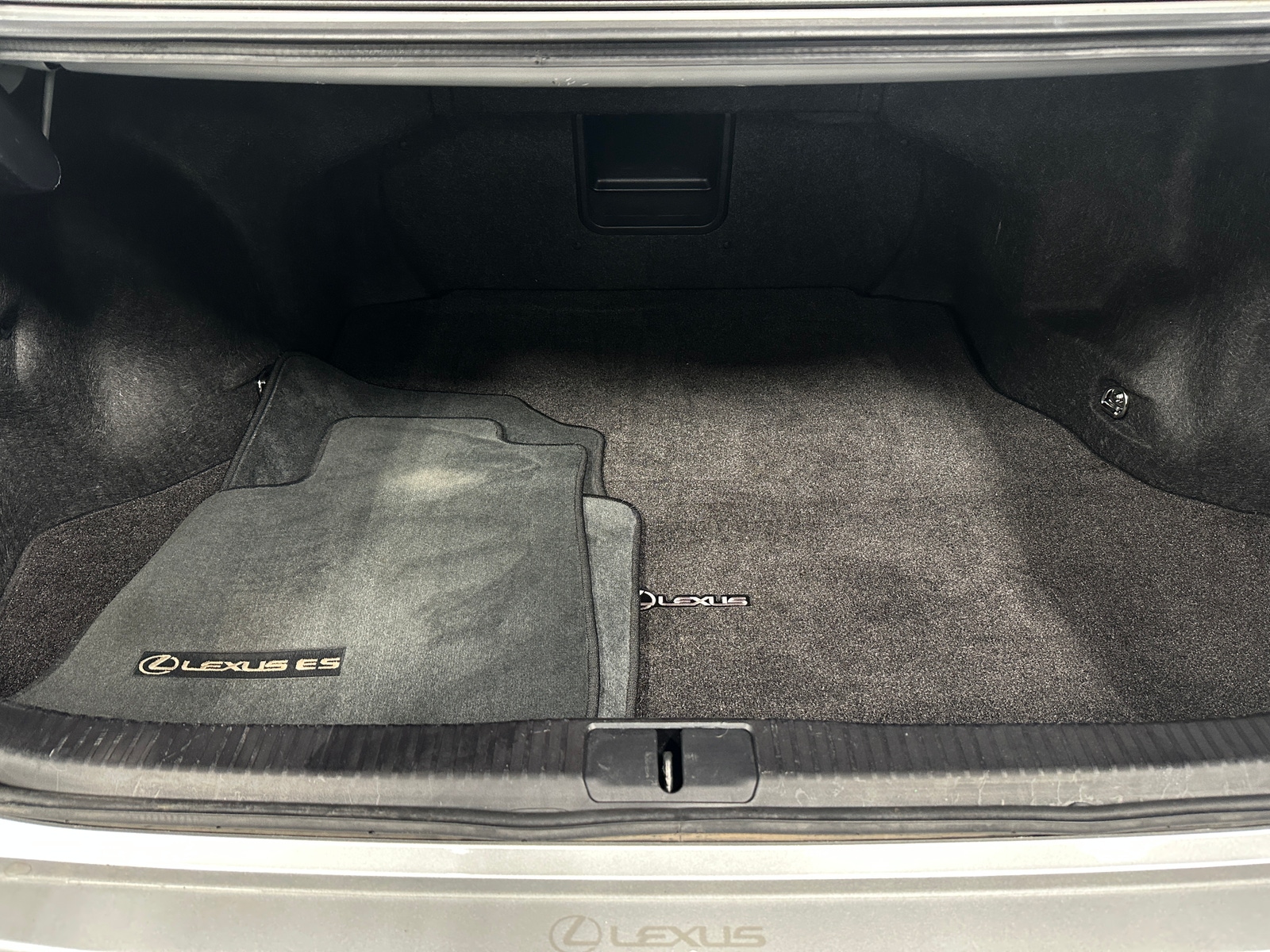 Thumbnail: 2017 Lexus ES - 6