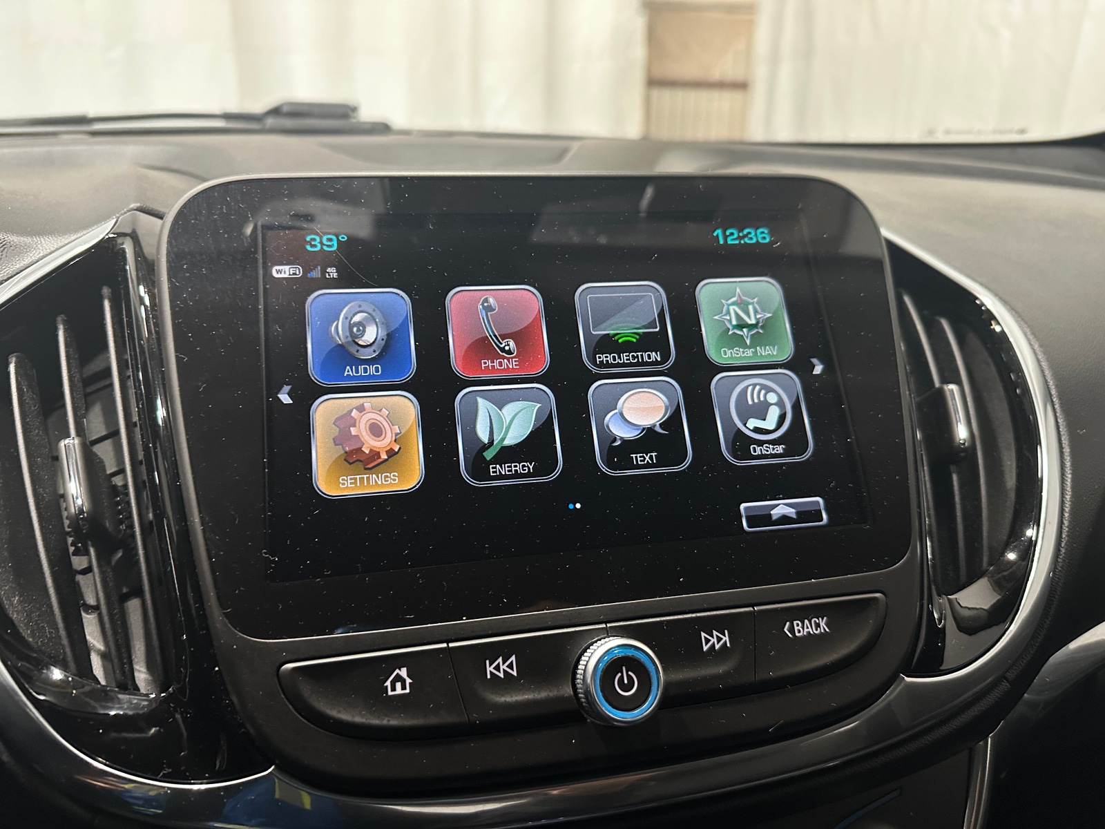 Thumbnail: 2018 Chevrolet Volt - 3