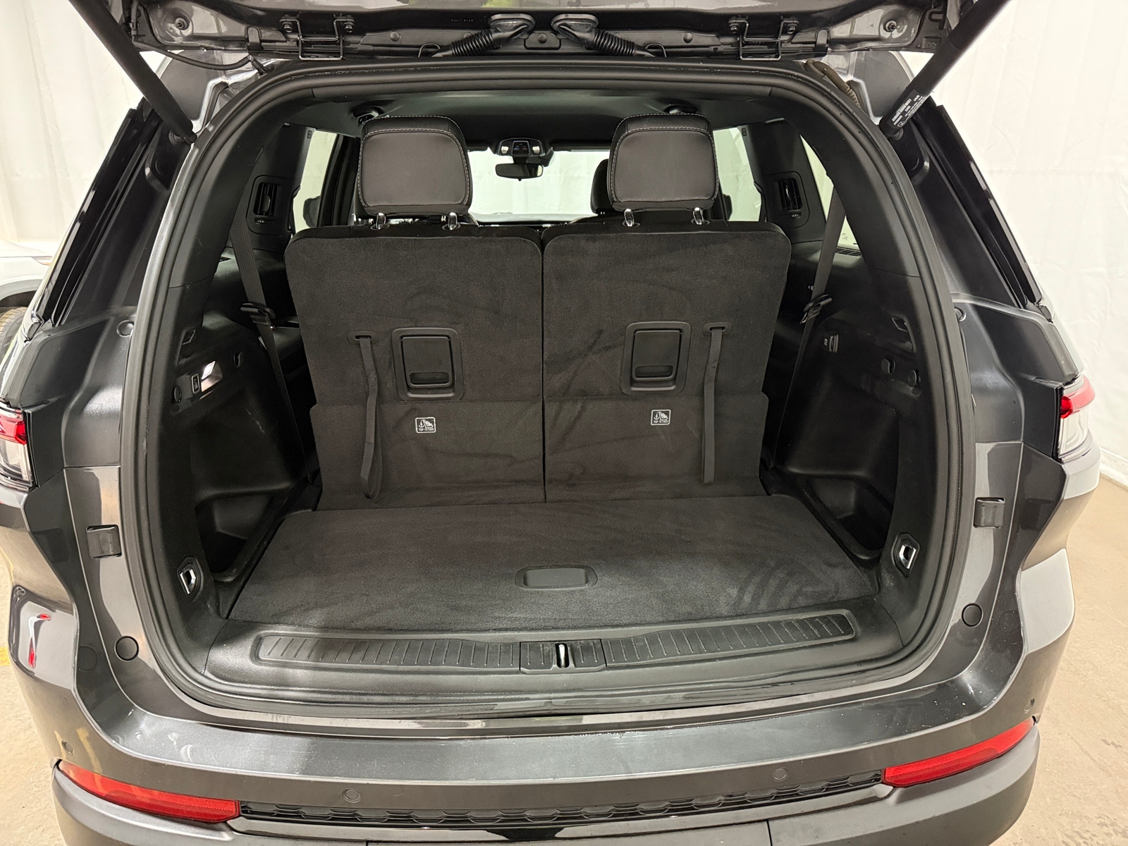 Thumbnail: 2022 Jeep Grand Cherokee L - 6