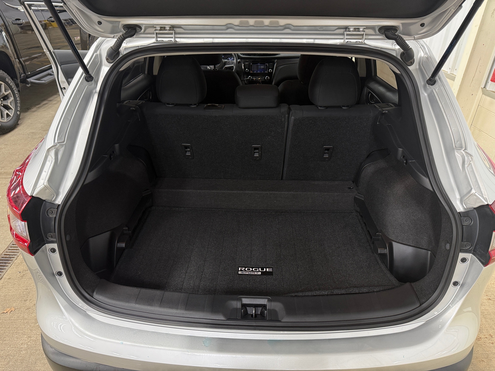 Thumbnail: 2022 Nissan Rogue Sport - 7