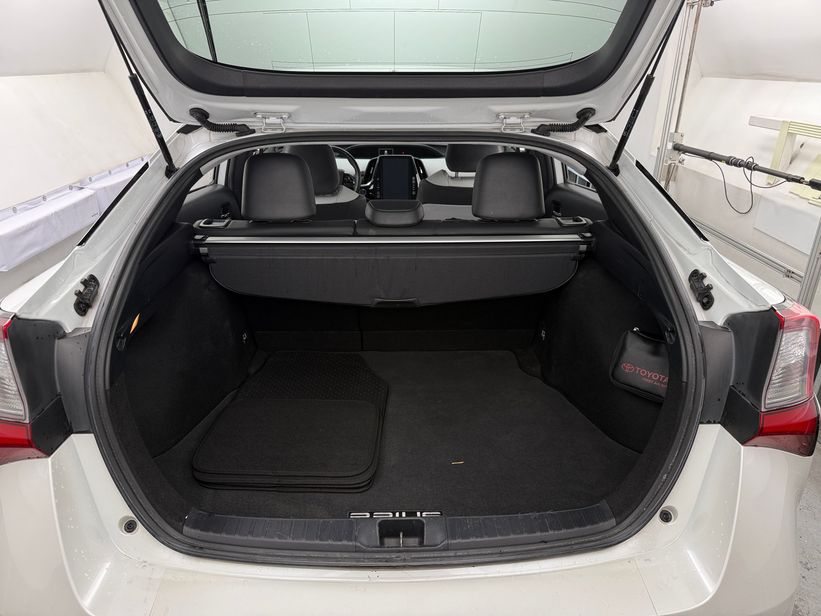 Thumbnail: 2022 Toyota Prius - 6