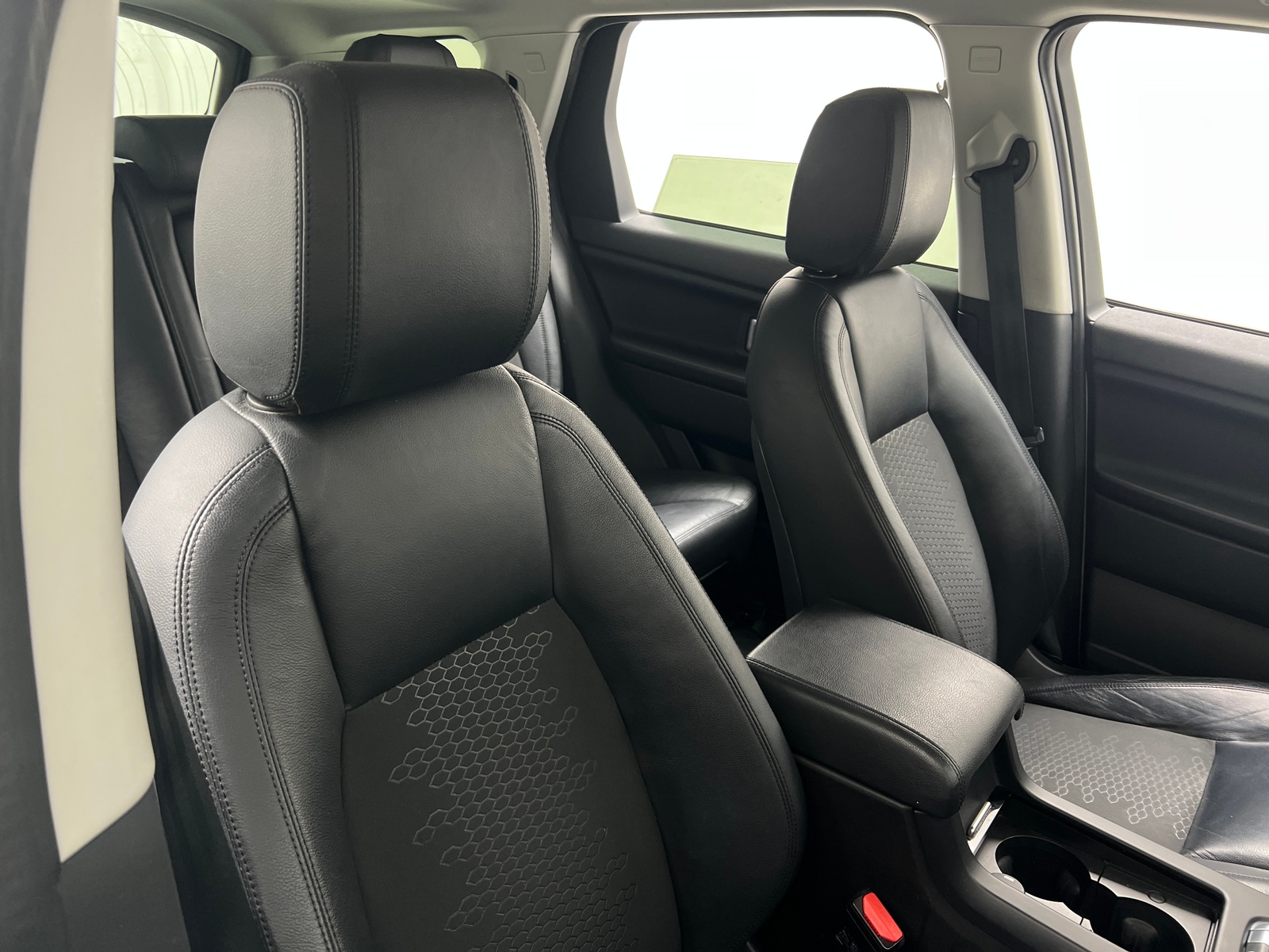 Thumbnail: 2017 Land Rover Discovery Sport - 2