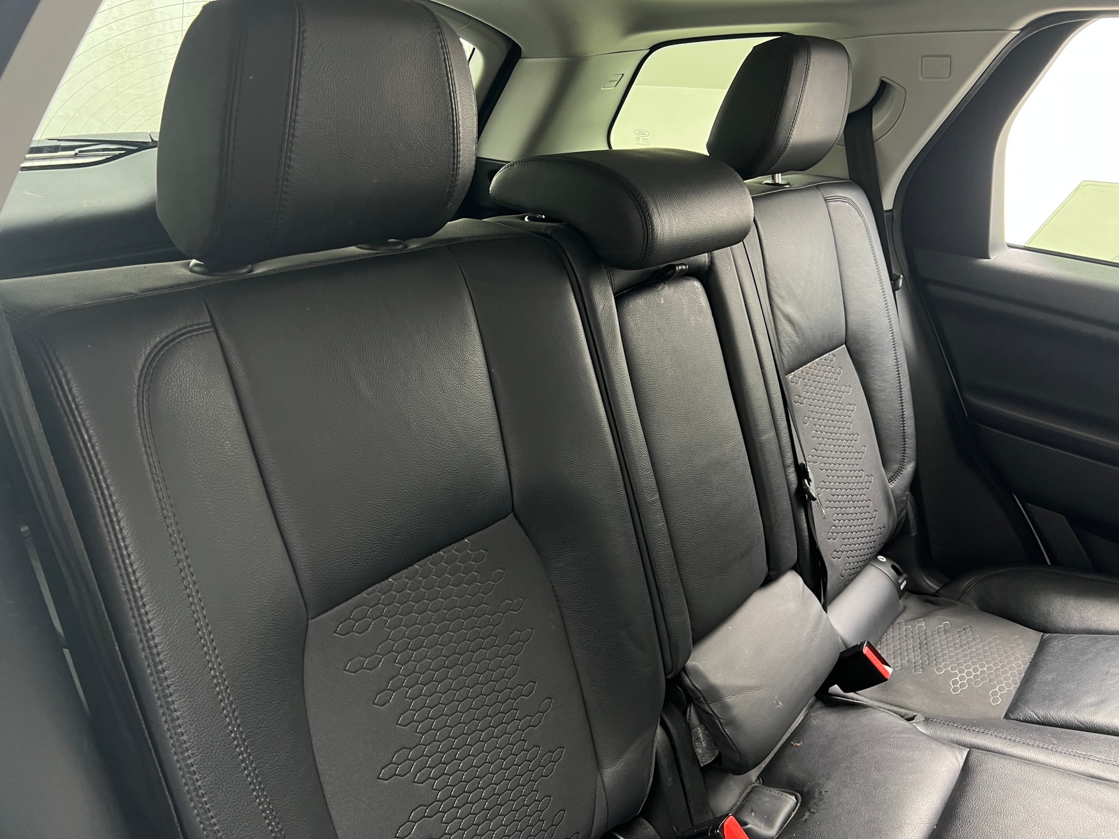 Thumbnail: 2017 Land Rover Discovery Sport - 6