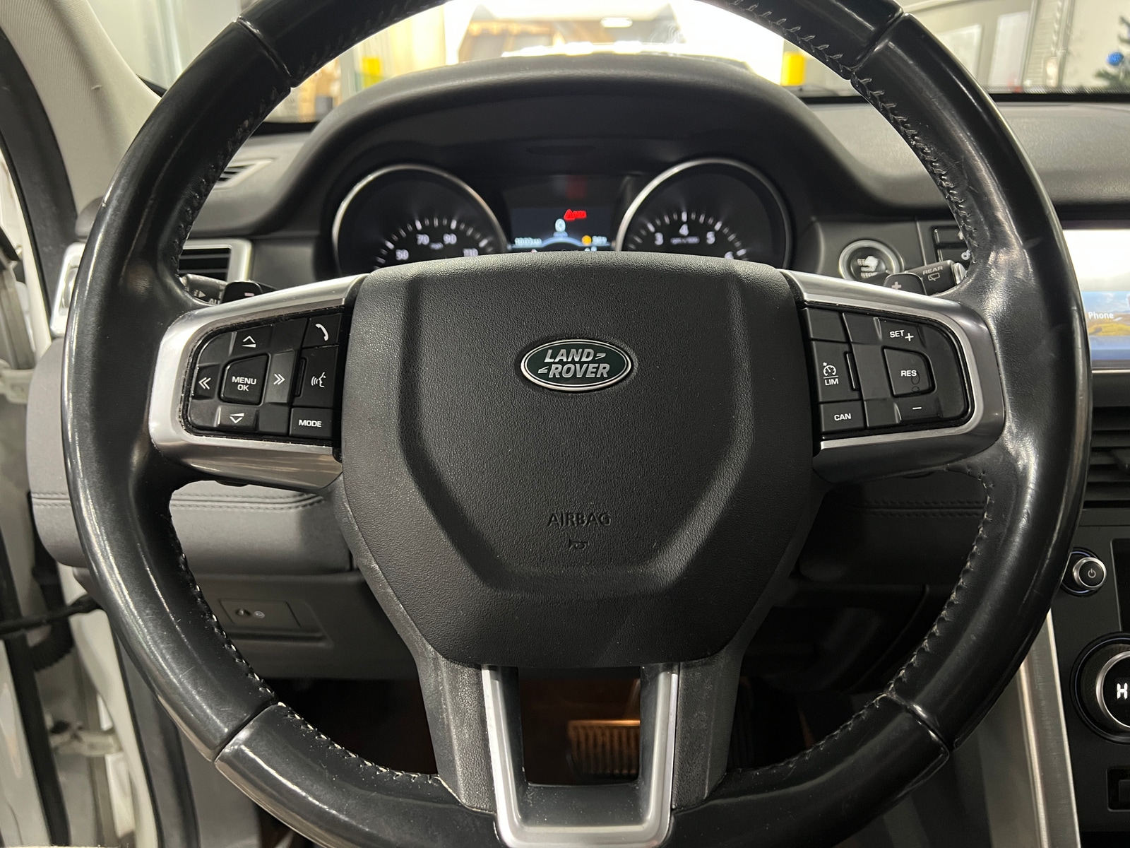 Thumbnail: 2017 Land Rover Discovery Sport - 5