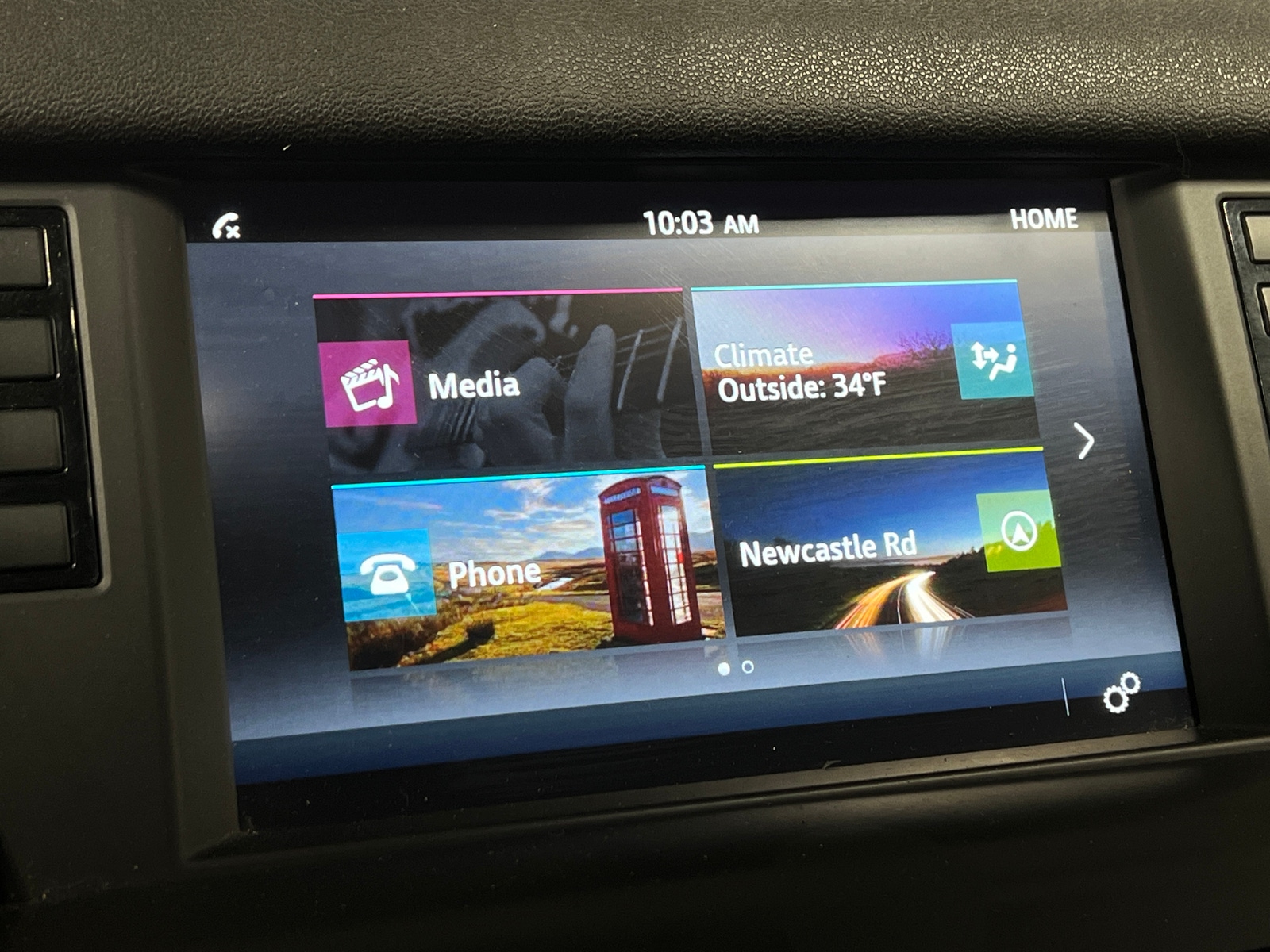 Thumbnail: 2017 Land Rover Discovery Sport - 4