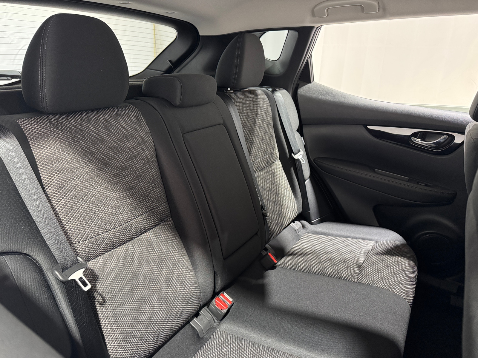 Thumbnail: 2021 Nissan Rogue Sport - 6