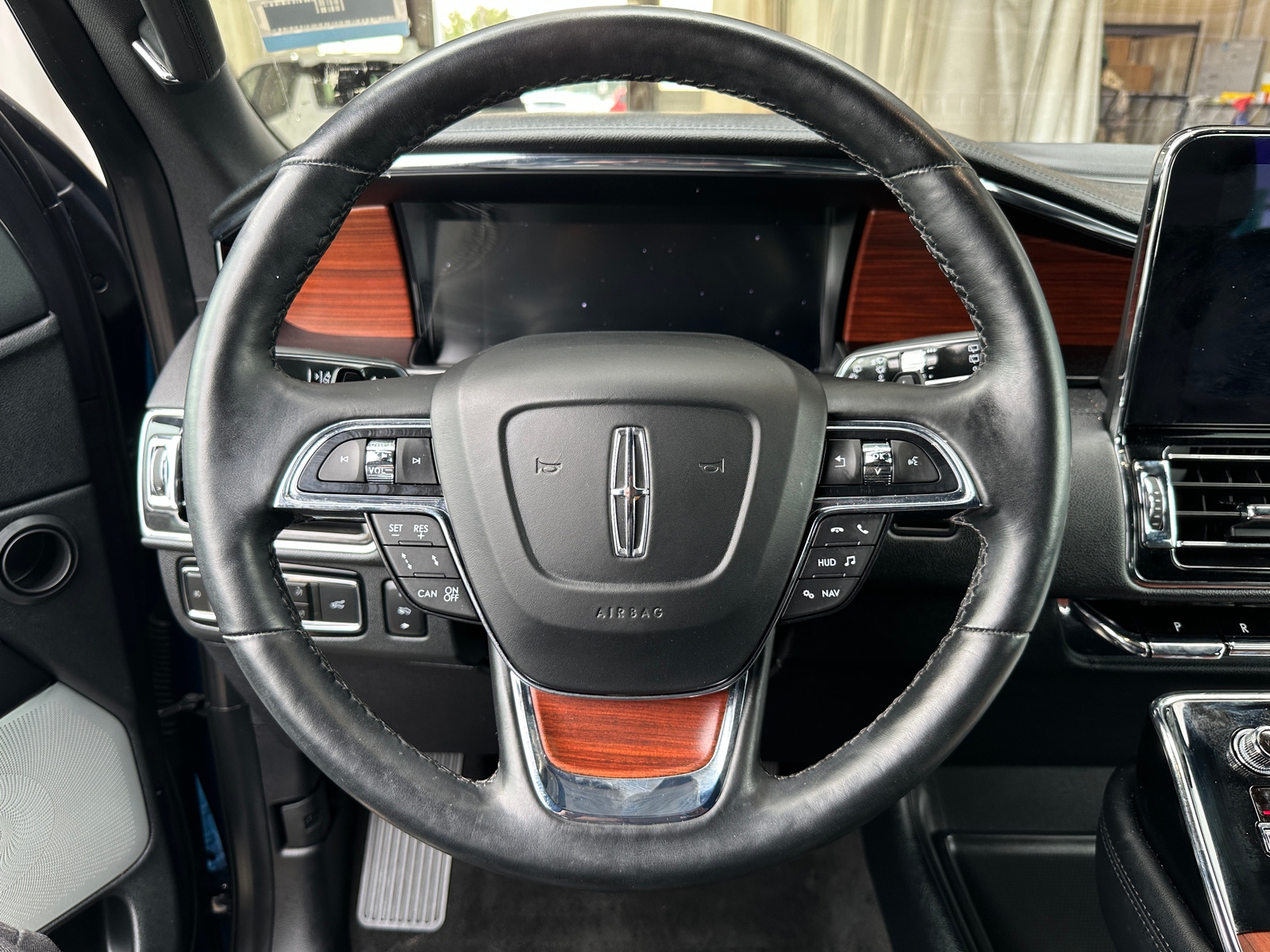 Thumbnail: 2020 Lincoln Navigator L - 4