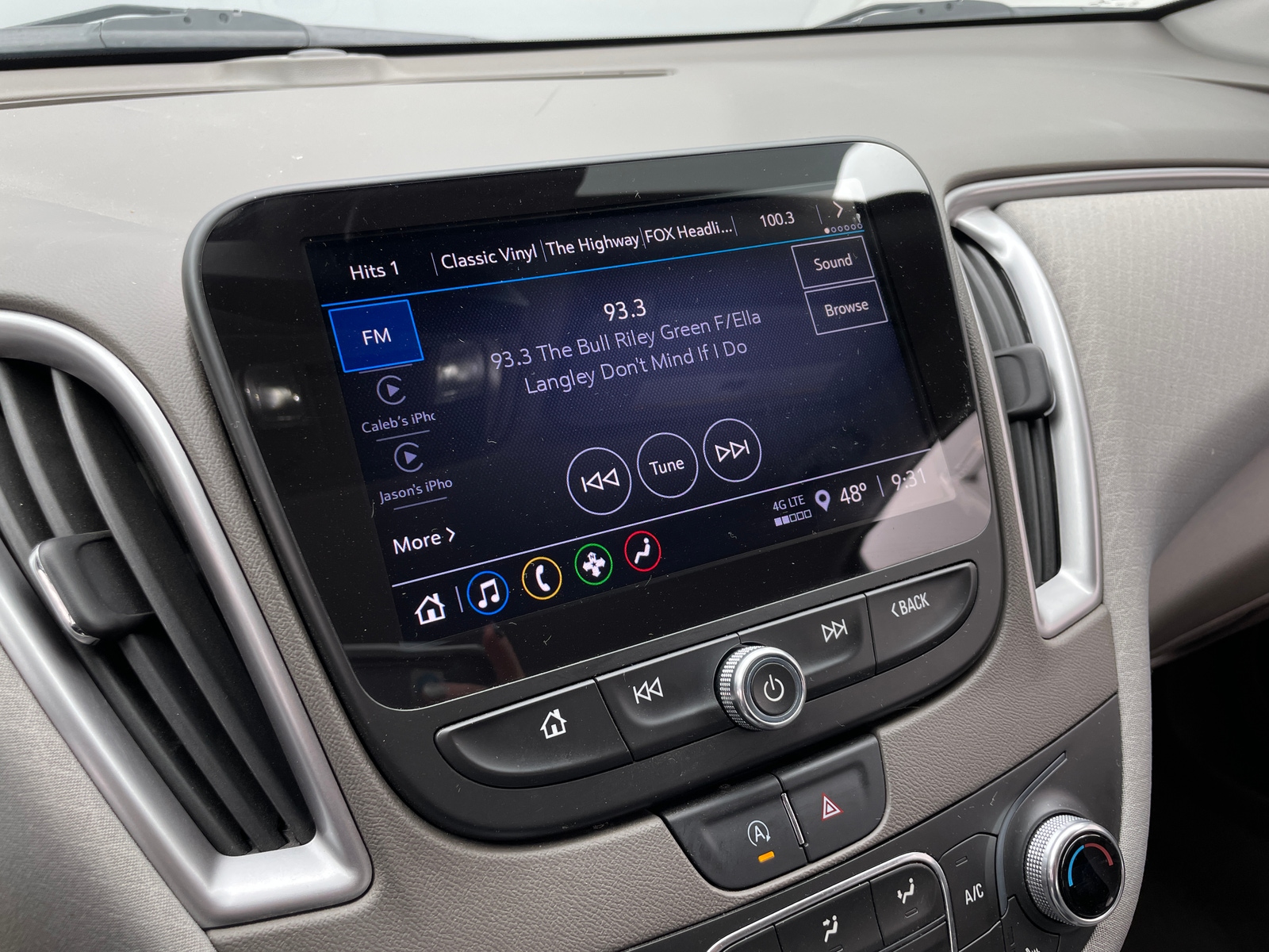 Thumbnail: 2022 Chevrolet Malibu - 4