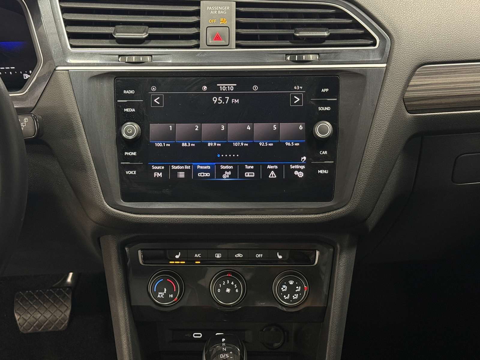 Thumbnail: 2024 Volkswagen Tiguan - 3