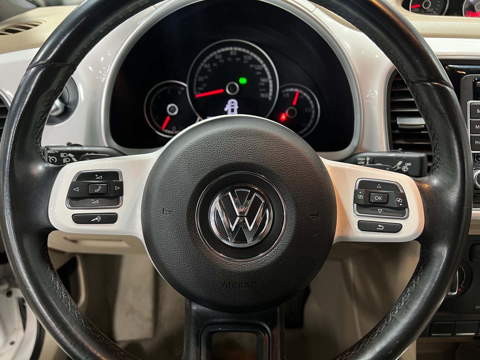 Thumbnail: 2013 Volkswagen Beetle - 4