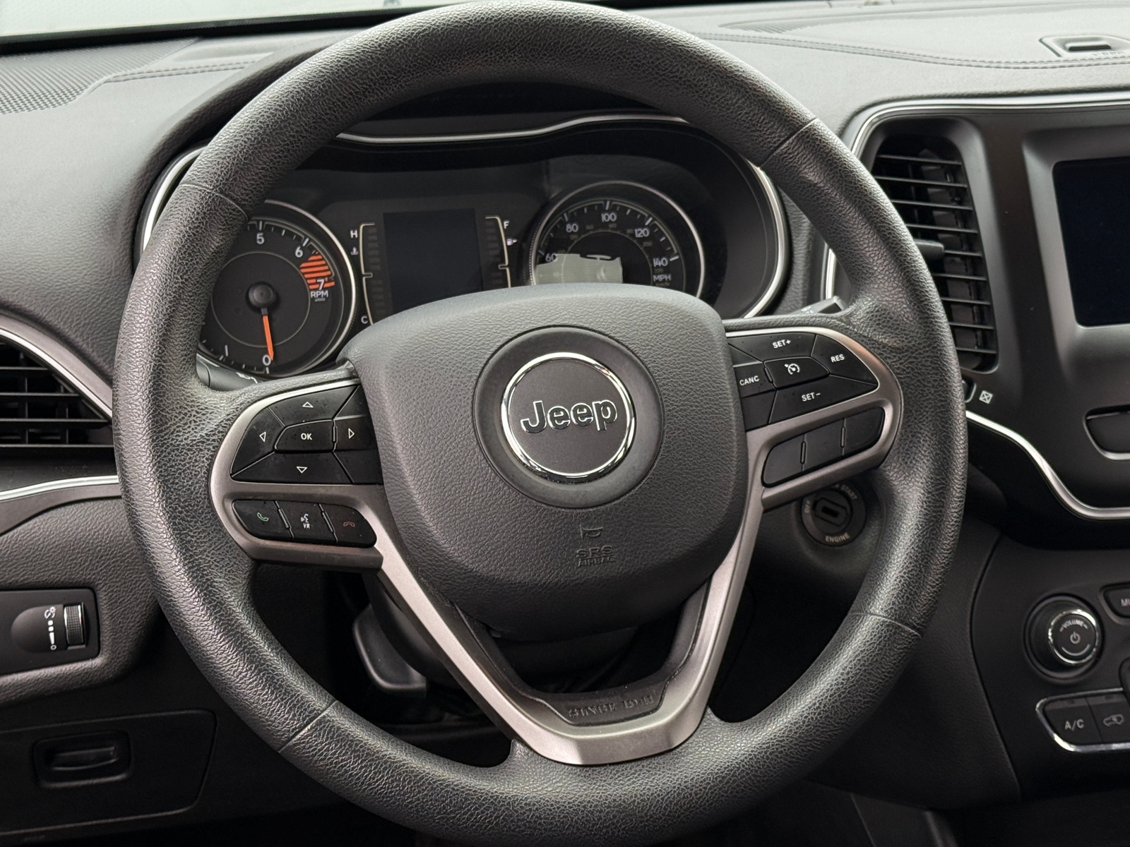 Thumbnail: 2019 Jeep Cherokee - 5