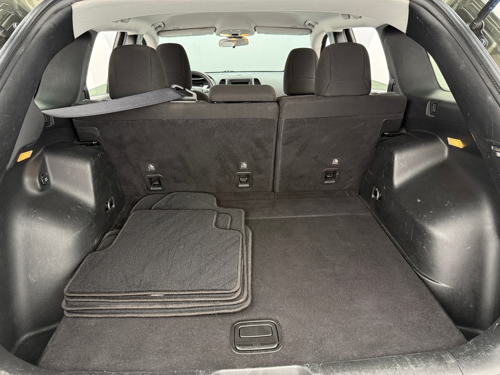 Thumbnail: 2019 Jeep Cherokee - 7