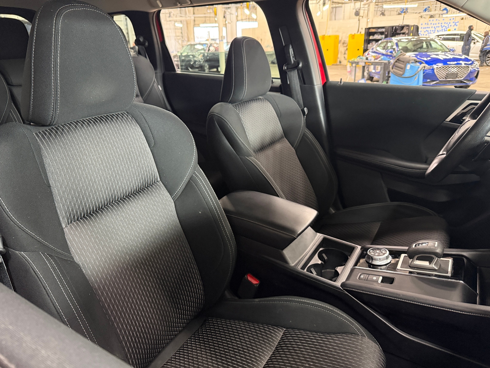 Thumbnail: 2022 Mitsubishi Outlander - 2