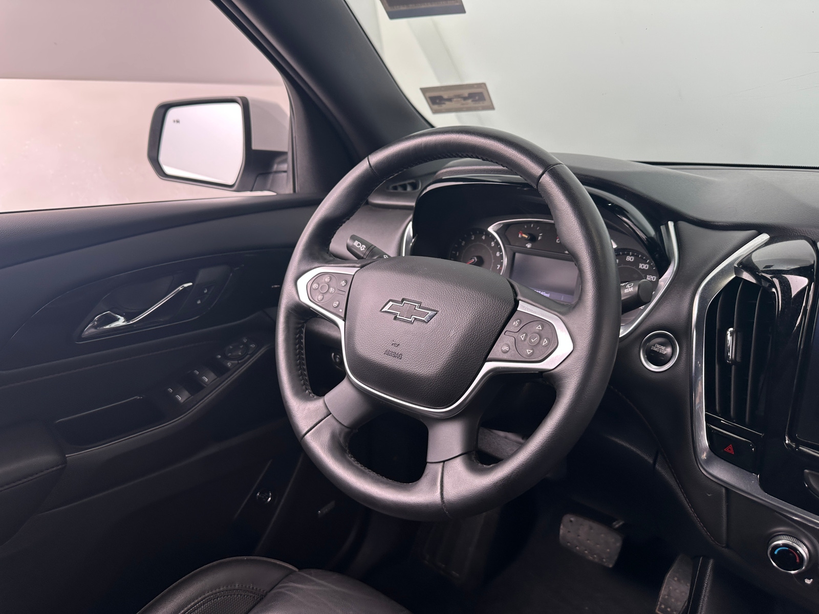 Thumbnail: 2022 Chevrolet Traverse - 4