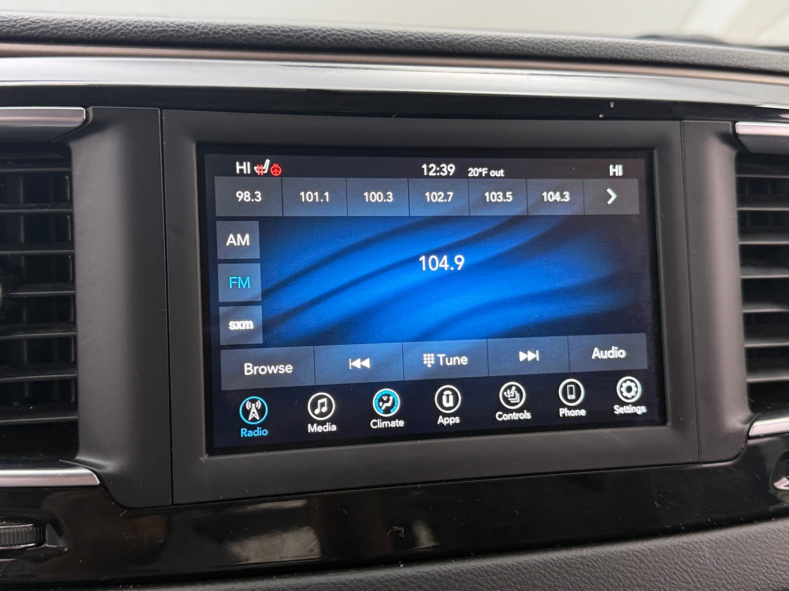 Thumbnail: 2019 Chrysler Pacifica - 3