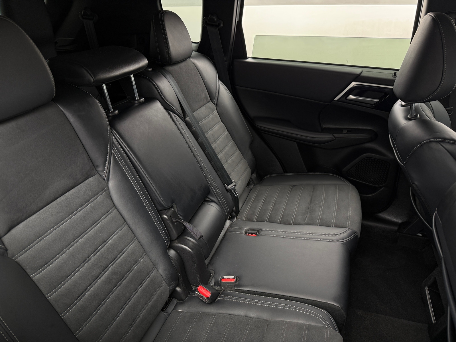 Thumbnail: 2024 Mitsubishi Outlander - 5