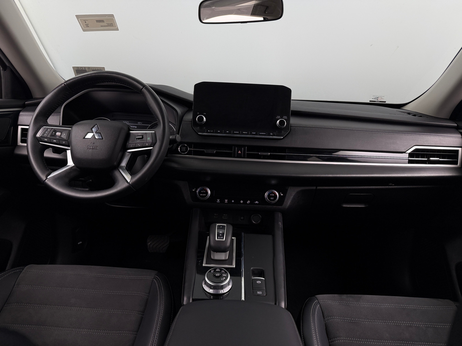 Thumbnail: 2024 Mitsubishi Outlander - 2