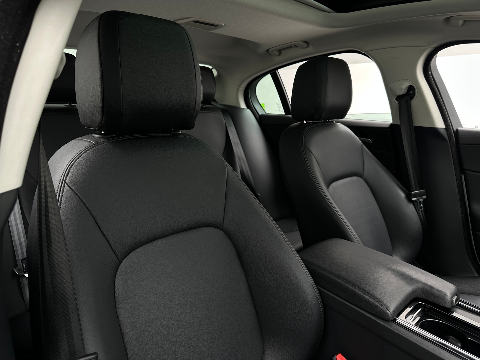 Thumbnail: 2018 Jaguar XE - 2