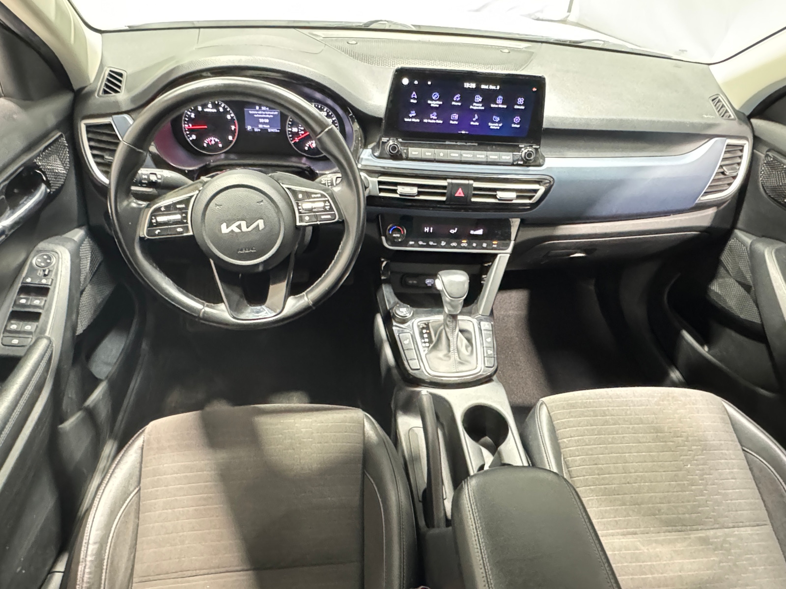 Thumbnail: 2022 Kia Seltos - 3