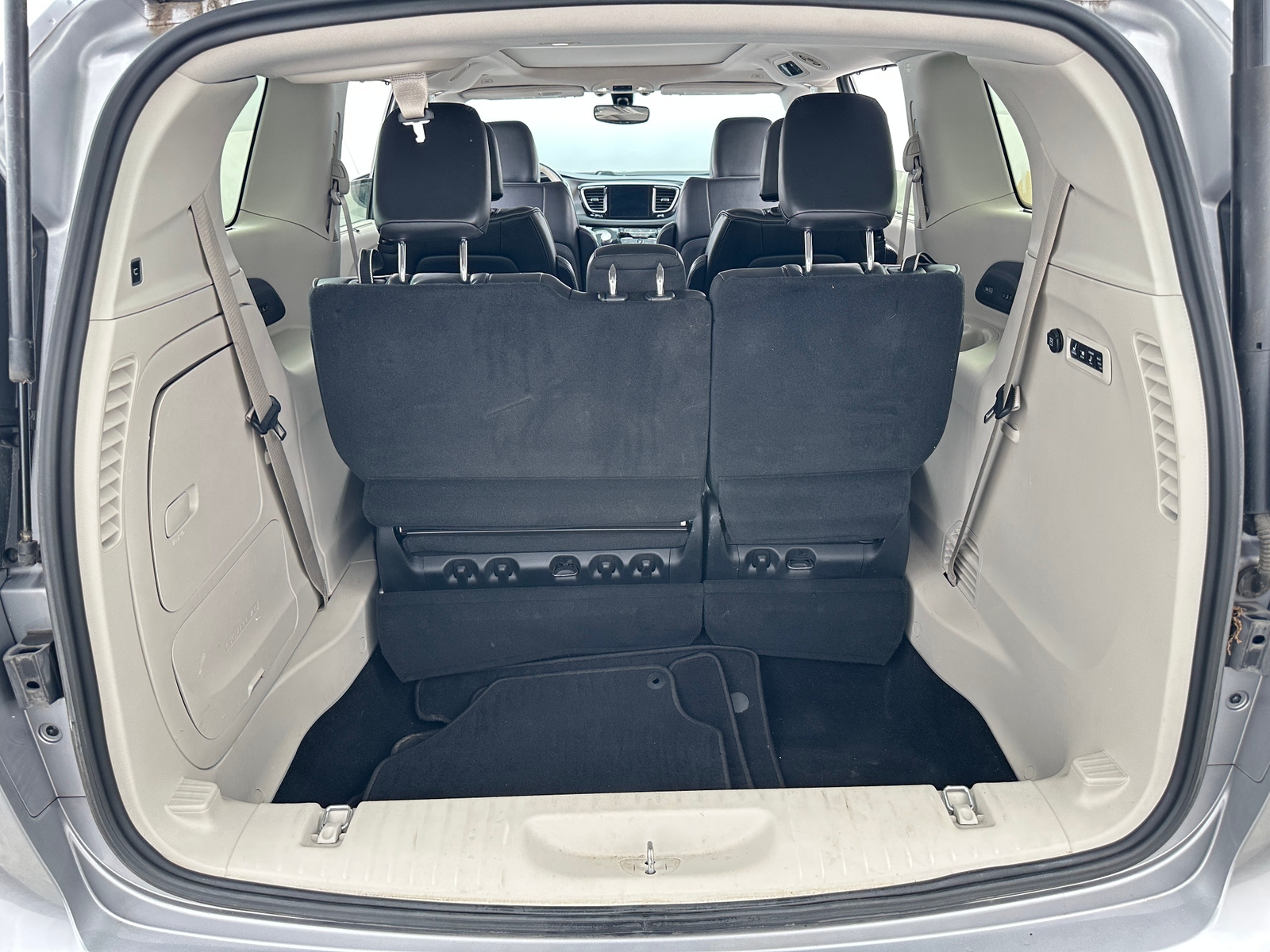 Thumbnail: 2019 Chrysler Pacifica - 6